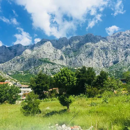 Jakov Апартаменти *