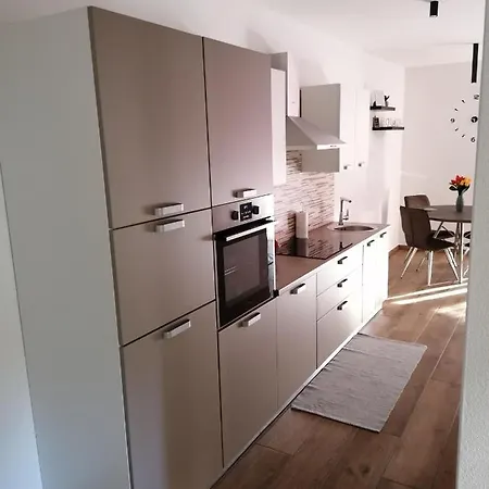 Jakov Lägenhet *
