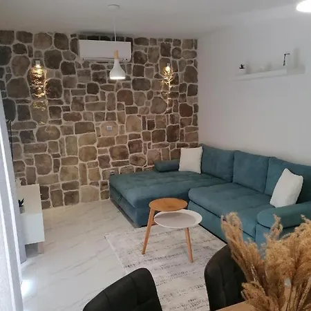 Jakov Apartmán