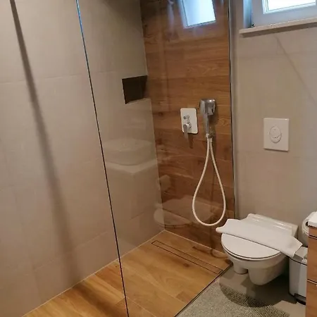 Jakov Apartmán *